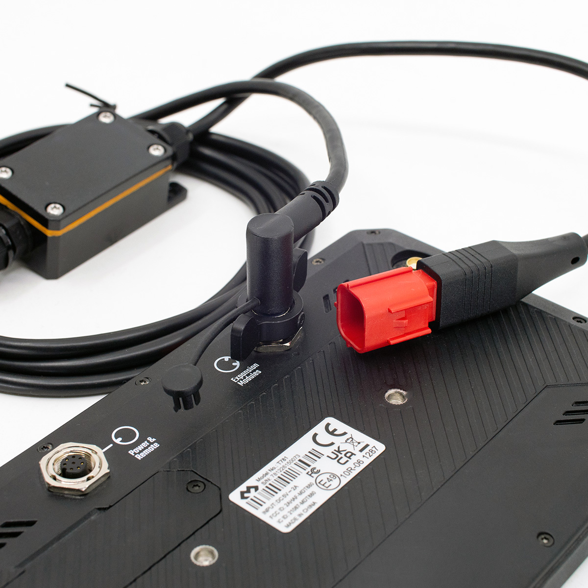 CAN cable connected to the NOR7E accessories port
