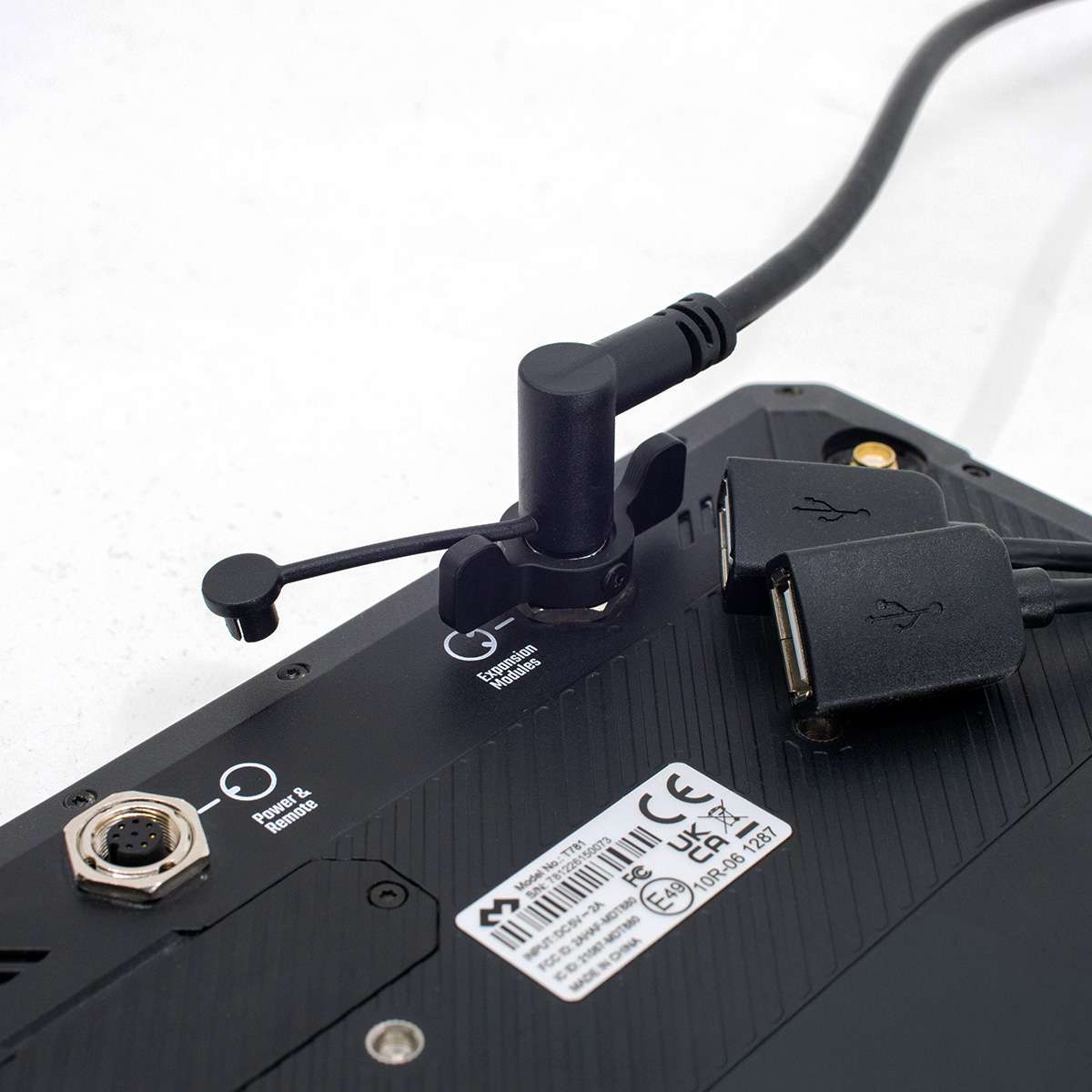Accessory cable screwed into the NOR7E expansion port
