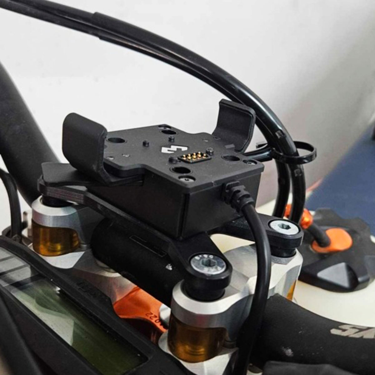 Strong Metal Holder